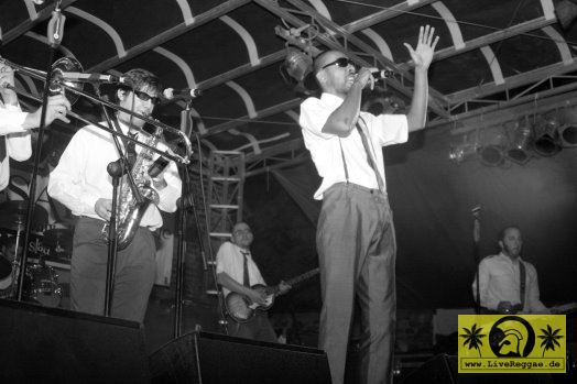 Two Tone Club (F) 10. This Is Ska Festival - Wasserburg, Rosslau 24. Juni 2006 (6).jpg
